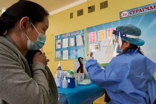 Vacunación contra el coronavirus en una escuela de Ulan Bator, la capital de Mongolia