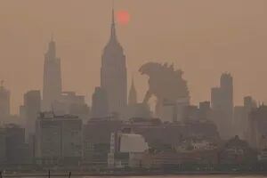 De Godzilla a Blade Runner: los memes en Nueva York por la niebla naranja