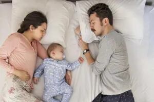 Cuántas horas de sueño “pierde” una madre o padre en el primer año de su bebé
