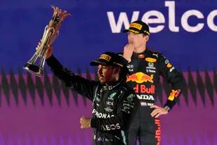 Lewis Hamilton y Max Verstappen pelean por el título