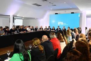 Sergio Massa encabeza la mesa del Frente Renovador para convocar al congreso del partido