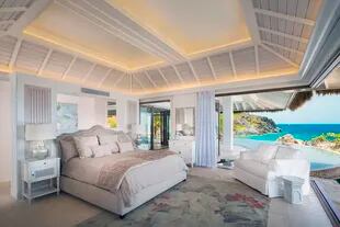 Una de las suites del Branson Estate en la isla Moskito con una amplia vista al mar