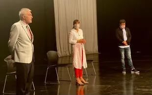 Rosario Lufrano puso en funciones a Leonardo Flores en un acto realizado en el Estudio 1 del canal. Foto: gentileza TV Pública