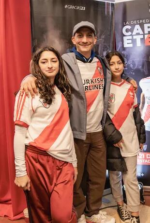 Juan Minujín junto a sus hijas Amanda y Carmela