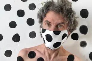 Marcos López, al desnudo: la intimidad del artista en un documental