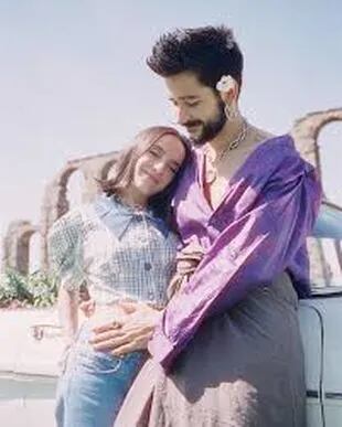 Evaluna Montaner y Camilo anunciaron la llegada de su primer hijo mediante la publicación del videoclip de su nuevo tema: "Índigo"