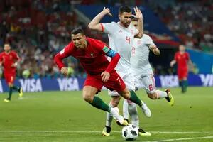 El VAR debutó con polémica en el Mundial: no ayudó al árbitro en España-Portugal
