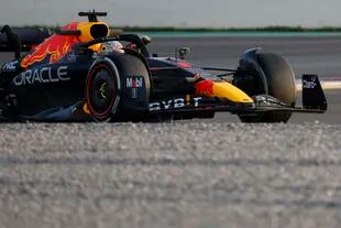 Red Bull Racing solicitó un aumento de 15 kilos, lo que fue rechazado de plano por la FIA; el refuerzo de los pisos, por el efecto suelo, una de las variables que alimentó el aumento de peso entre los test de Barcelona y Sakhir