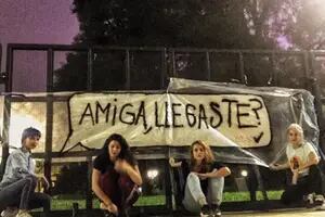 "Amiga, llegaste?": la manifestación viral tras el femicidio de Agustina