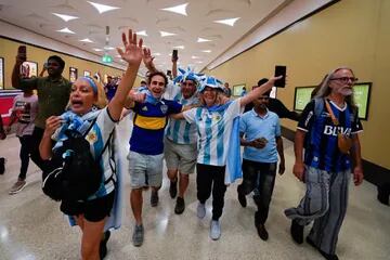 La alegría de los hinchas argentinos en Doha