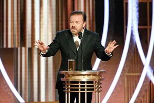 Siempre picante, Ricky Gervais es especialista en roasts, el humor que se burla de los homenajeados, aquí conduciendo la última ceremonia de los Globo de Oro, en 2020