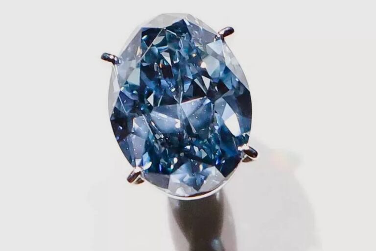 El deslumbrante y casi impecable Okavango Blue Diamond está expuesto por primera vez en el Museo Americano de Historia Natural en Nueva York