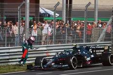 La desesperación de Vettel con un extintor y la burla de los fanáticos neerlandeses contra Hamilton