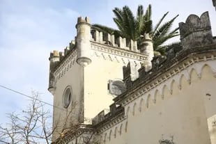 El edificio de Habana y Joaquín V. González tiene detalles que evocan un castillo medieval