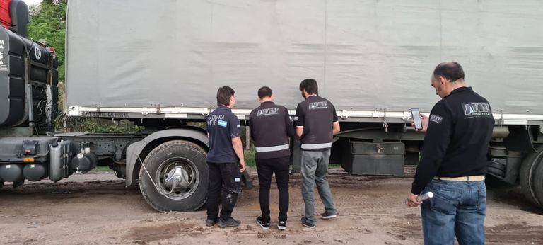 La mercadería decomisada permanecerá a bordo de los ochos camiones en custodia de Gendarmería Nacional Argentina