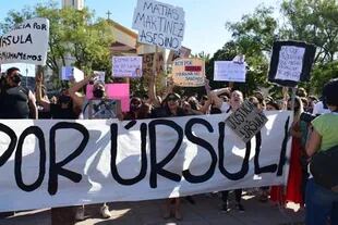 Marcha en pedido de justicia por el asesinato de Úrsula, en la localidad de Rojas