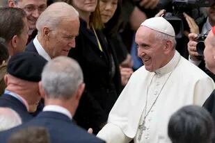 Francisco y Biden: dos líderes unidos por un enemigo en común