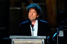 Bob Dylan vende sus libros autografiados... por una máquina