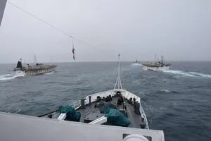 Comenzó el monitoreo de la poderosa flota de pesca china