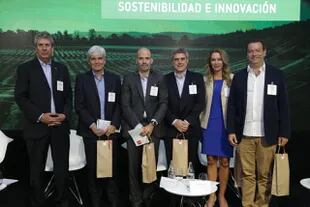 Martins, Aubry, Farinati, Kahl, Loizeau y Ogallar, quienes participaron del primer panel sobre sostenibilidad e innovación