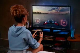 Con una TV y un gamepad el Moto G100 se transforma en una consola de videojuegos