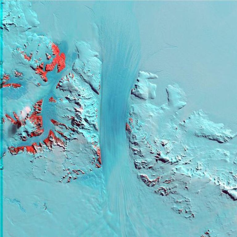 Las montañanas Transantárticas está atravesadas por una cresta de hielo