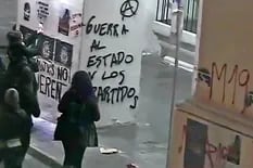 Plaza de Mayo. Pintadas en el Cabildo tras una marcha por Santiago Maldonado