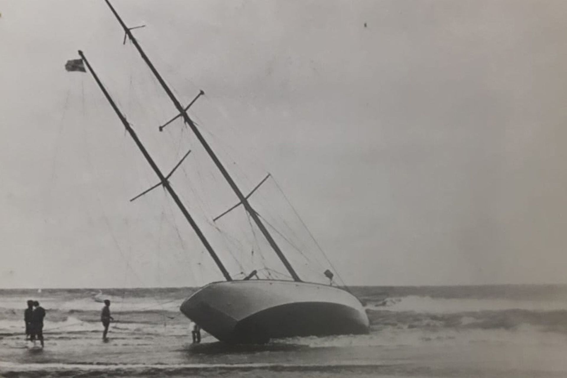 El barco original encalló en una regata rumbo a Mar del Plata, a la altura de San Clemente