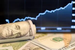 El dólar blue aumentó un peso (0,3%) respecto al cierre del miércoles 