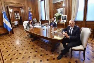 Reservada, Cristina Kirchner solo se mostró esta semana en una reunión con el funcionario de la Unión Europea (UE) Josep Borrell
