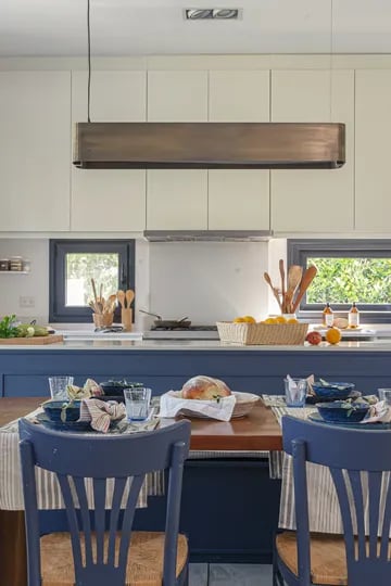 10 ejemplos de cocinas azules para que te inspires si estás buscando un cambio de tono