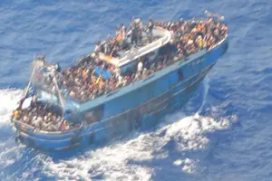 Al menos 79 muertos en el naufragio de un barco de migrantes frente a las costas de Grecia