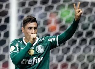 Miguel Merentiel festeja un gol a Santos, con la camiseta de Palmeiras
