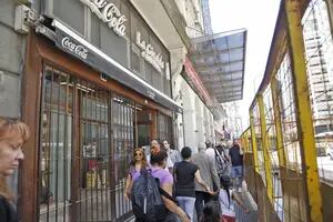Las obras en la Avenida Corrientes y la crisis, el calvario de los comerciantes