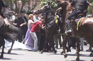 En 2001, cuando la Policía Federal reprimía manifestantes en la Plaza de Mayo 