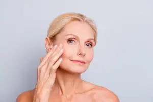 Un especialista explica los diferentes tratamientos para rejuvenecer la piel según la edad