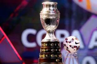 El preciado trofeo de la Copa América: la Argentina no la obtiene desde Ecuador 93 y ahora buscará obtener en Brasil, nueva sede de la edición 2021.