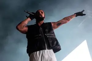 Lollapalooza Argentina 2023: Drake cantó "Muchachos..." y Chano reunió a Tan Biónica