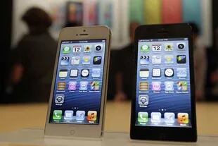Apple evalúa ampliar las versiones de su teléfono emblema con pantallas más grandes y versiones baratas del iPhone