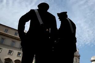 Escándalo de espionaje: arrestan a un oficial de la marina italiana in franganti entregando secretos de la OTAN a Rusia