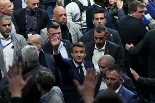 ¿Será reelecto Macron? Por qué se complicaron las chances del presidente francés