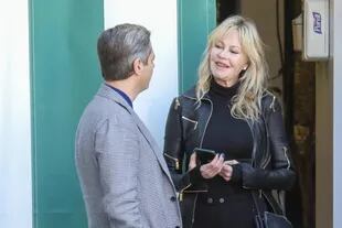 Melanie Griffith salió a almorzar con un amigo en San Vicente Bungalows, un lugar de moda para celebridades en West Hollywood