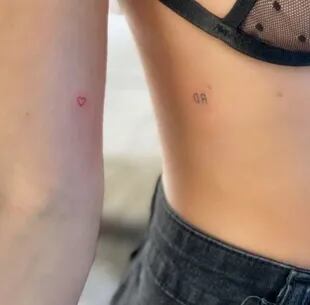 El tatuaje de Noelia Marzol: las iniciales de su pareja y su hijo junto a un pequeño corazón rojo