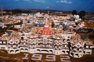 En Marne-la-Vallée, Disneyland París ocupa más de 2200 hectáreas; la apertura fue el 12 de abril de 1992  