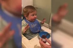 Imperdible: la reacción de una bebé que prueba chocolate por primera vez
