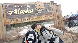 Micky y Pamela Sosa llegaron a Alaska en su moto en 2016