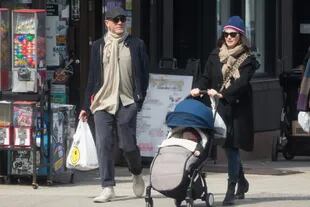 Daniel Craig junto a su pareja, la actriz Rachel Weisz, el año pasado por las calles de Nueva York 