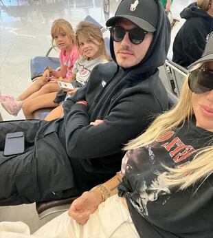Una foto muy similar a la de Wanda en el aeropuerto subió Mauro Icardi en su Instagram