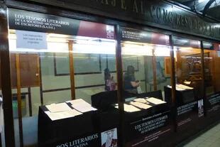 Tesoros literarios de la entidad, expuestos en la estación Congreso de la Línea A del sutbe