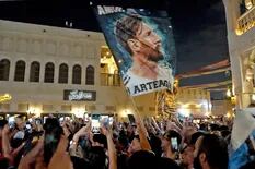 Banderazo en Doha: los hinchas argentinos palpitan el partido de este viernes ante Países Bajos
